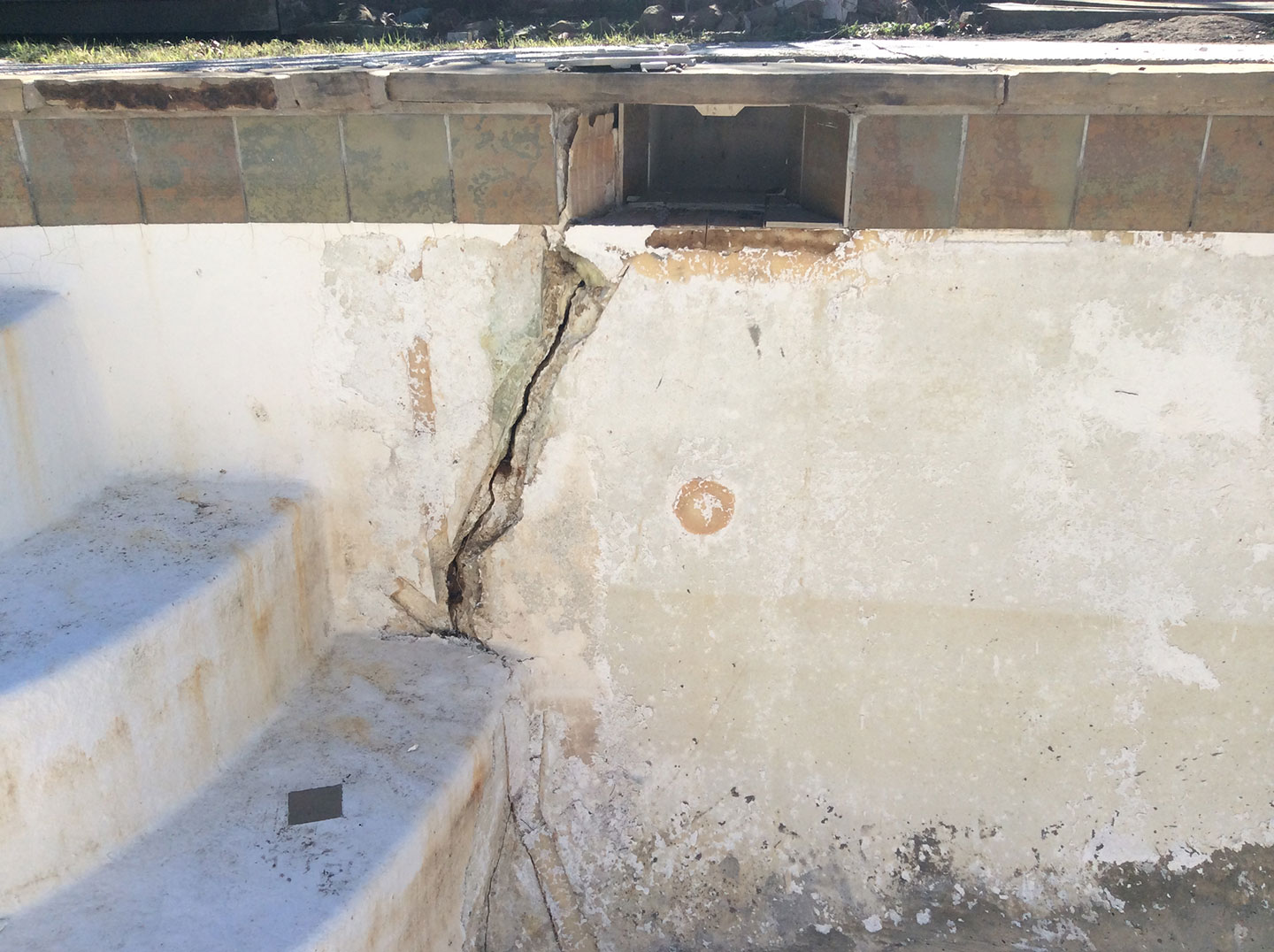 Pool Structural Crack Repairs